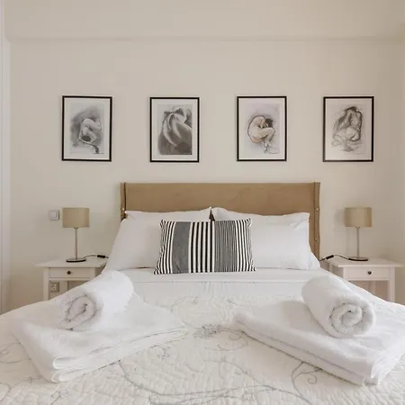 Beautiful In The Center Of Apartment *